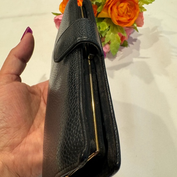 CHANEL Black Wallet - Picture 13 of 16